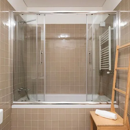 Daire Cardosas Spacious By Lovelystay